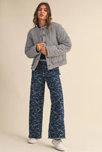 Load image into Gallery viewer, Contrast Collard Sweater