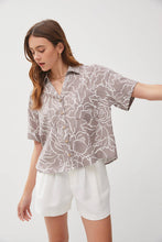 Load image into Gallery viewer, Floral Boxy Crop Button Down