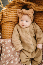 Load image into Gallery viewer, Daisy Dream Muslin Swaddle Blanket