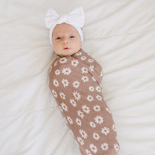 Load image into Gallery viewer, Daisy Dream Muslin Swaddle Blanket