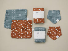 Load image into Gallery viewer, Arches Burp Cloth Freshly Picked + Mebie Baby